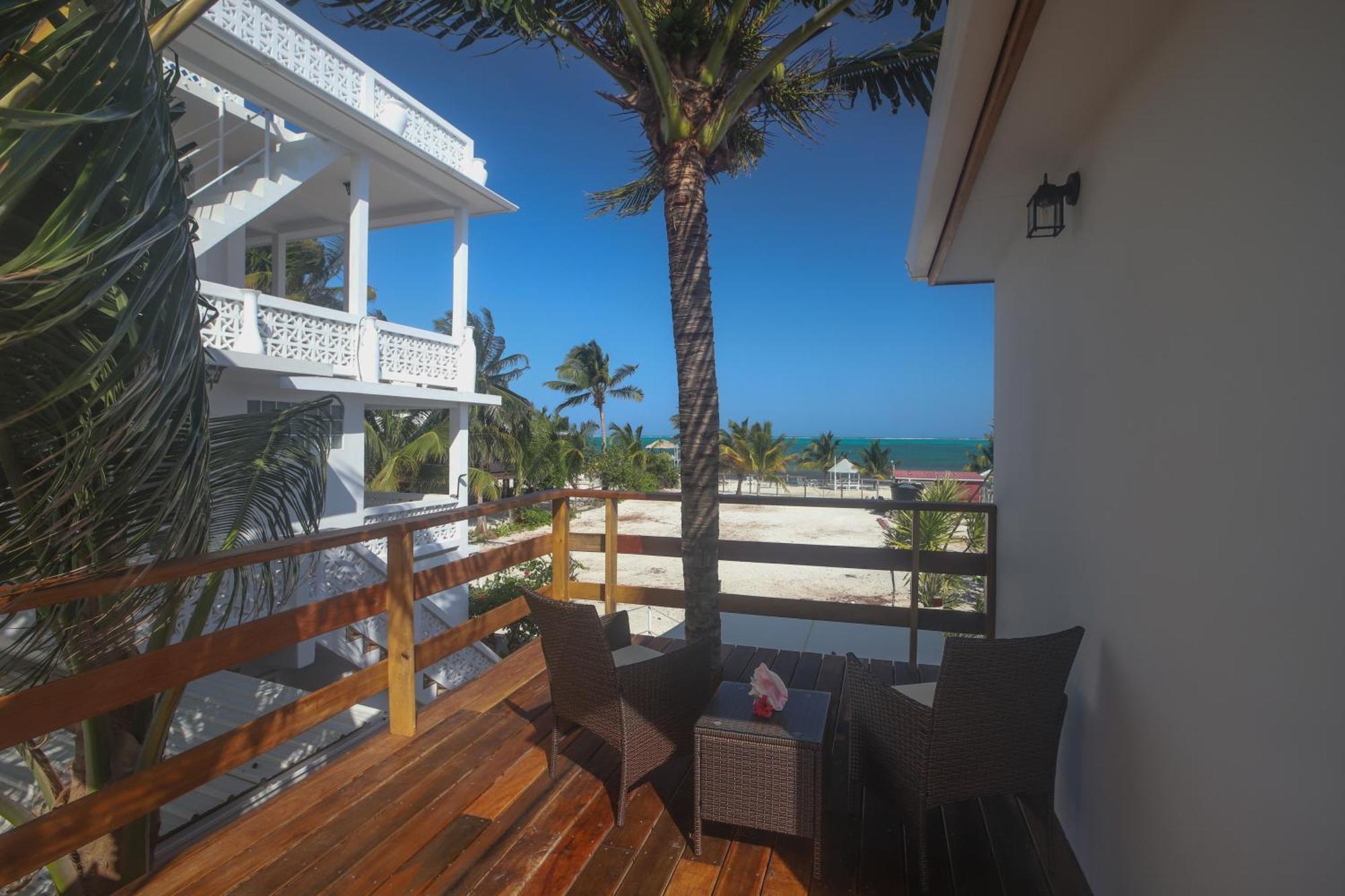 Treetops Hotel Caye Caulker Room photo