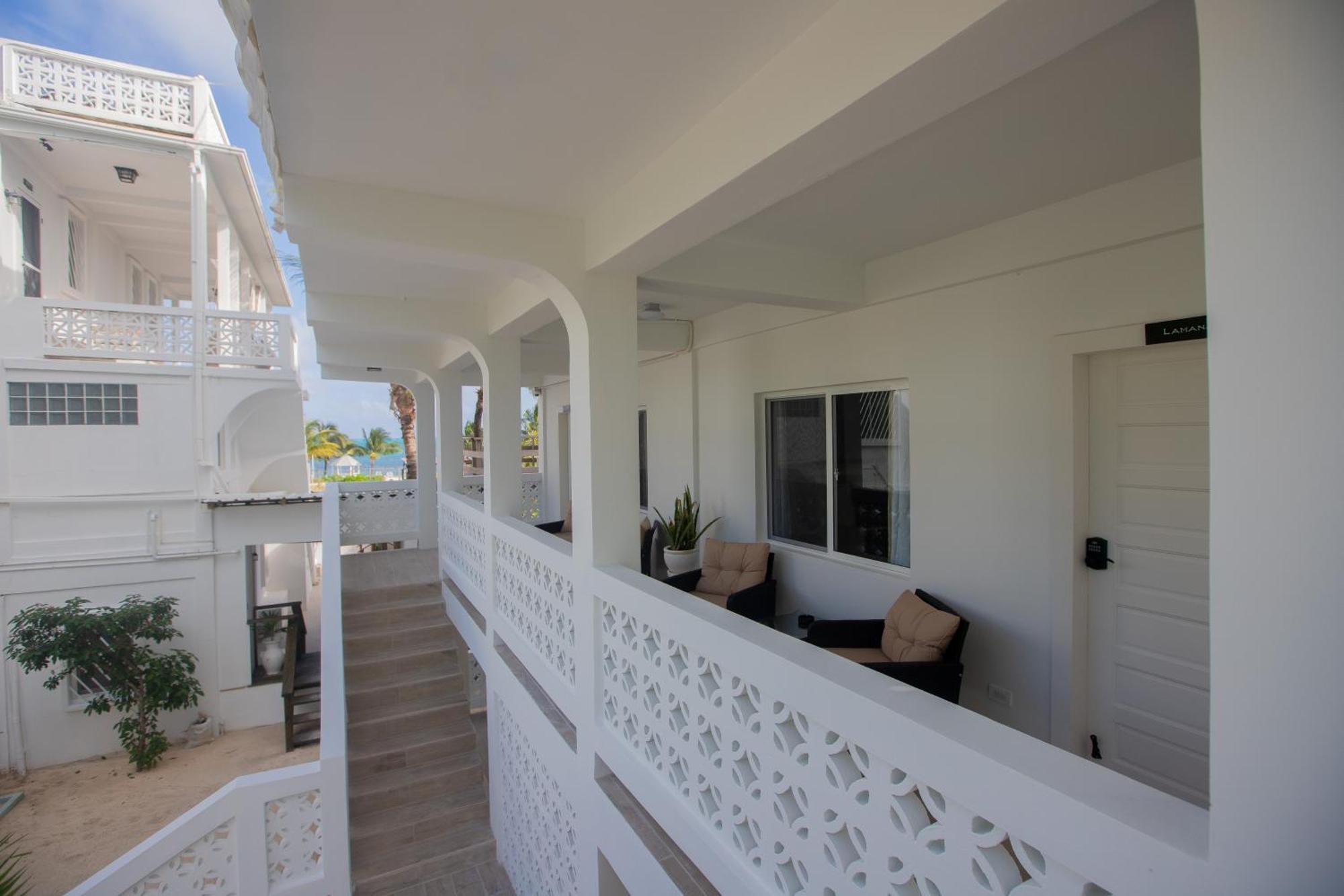 Treetops Hotel Caye Caulker Exterior photo