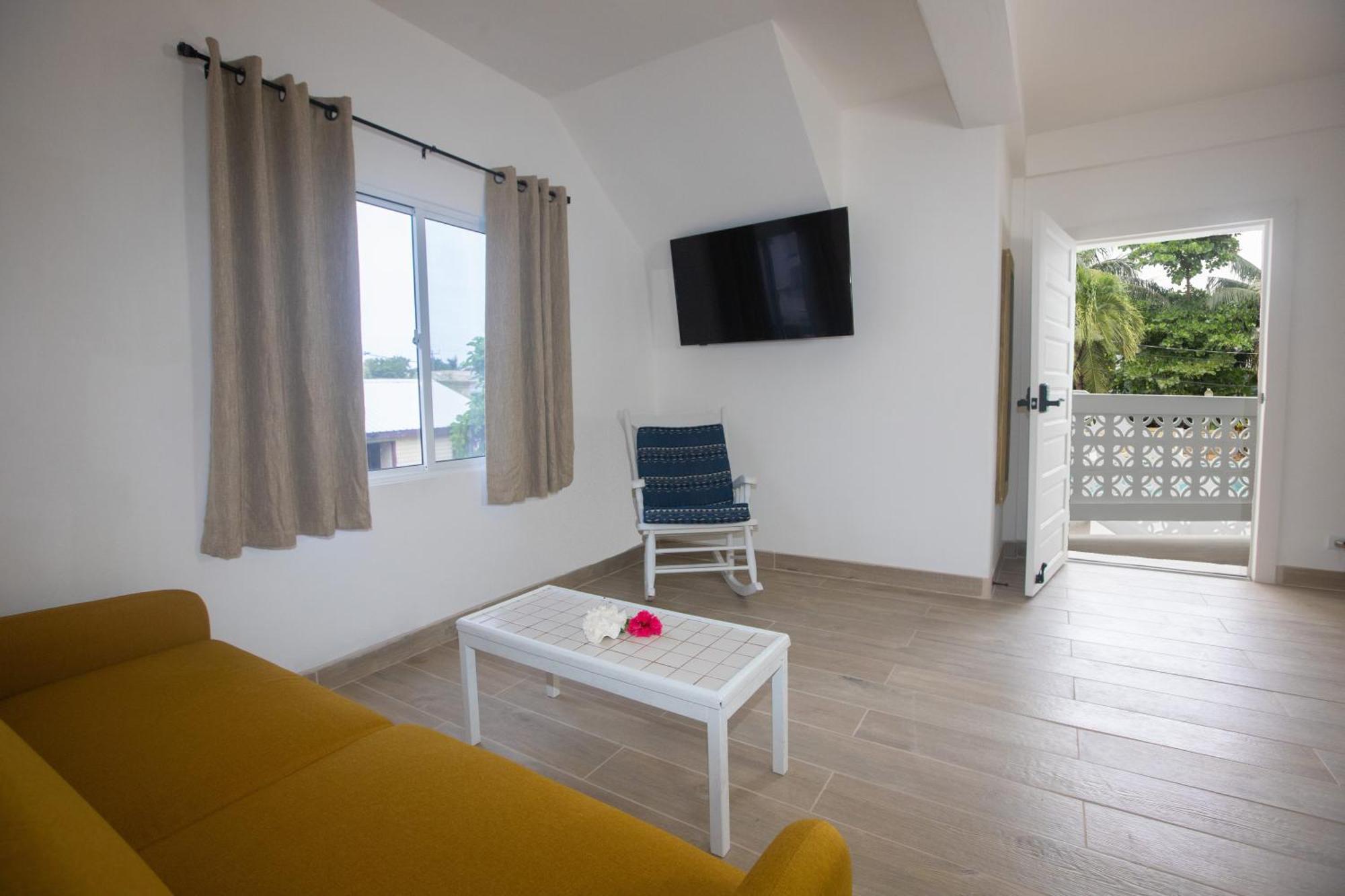 Treetops Hotel Caye Caulker Exterior photo